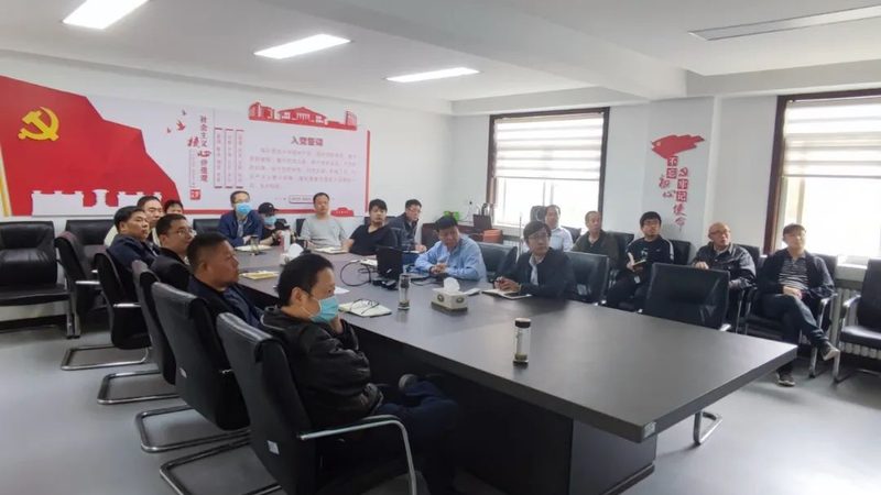 在选择二建或一建培训时，可以从以下几个方面进行考虑：